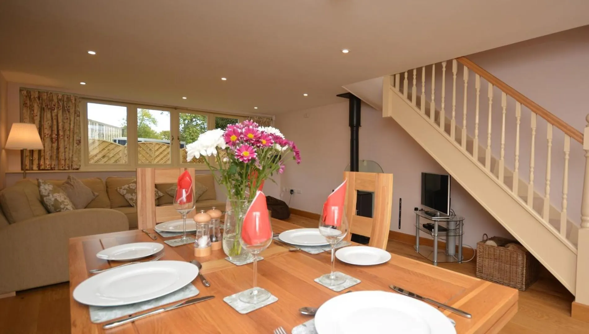 2 Bed In Bristol 72582 Villa Winford United Kingdom