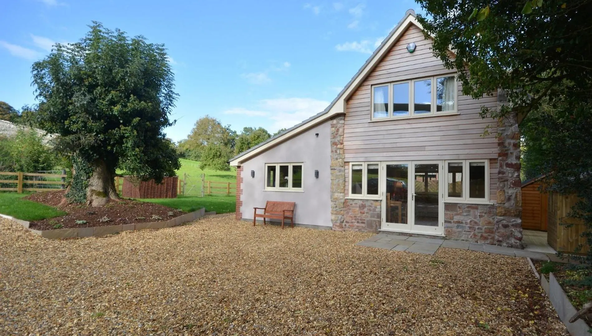 2 Bed In Bristol 72582 Villa Winford